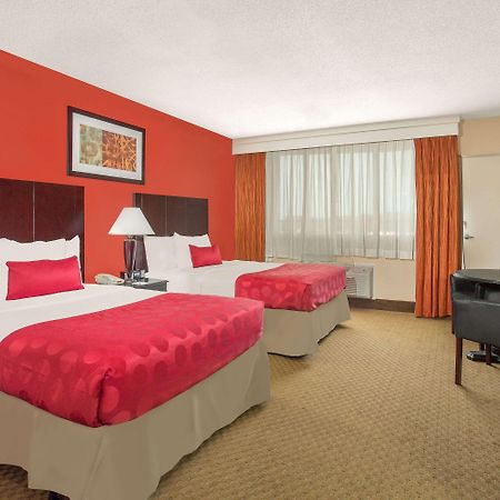 Ramada Plaza By Wyndham Fayetteville Fort Bragg Area Extérieur photo