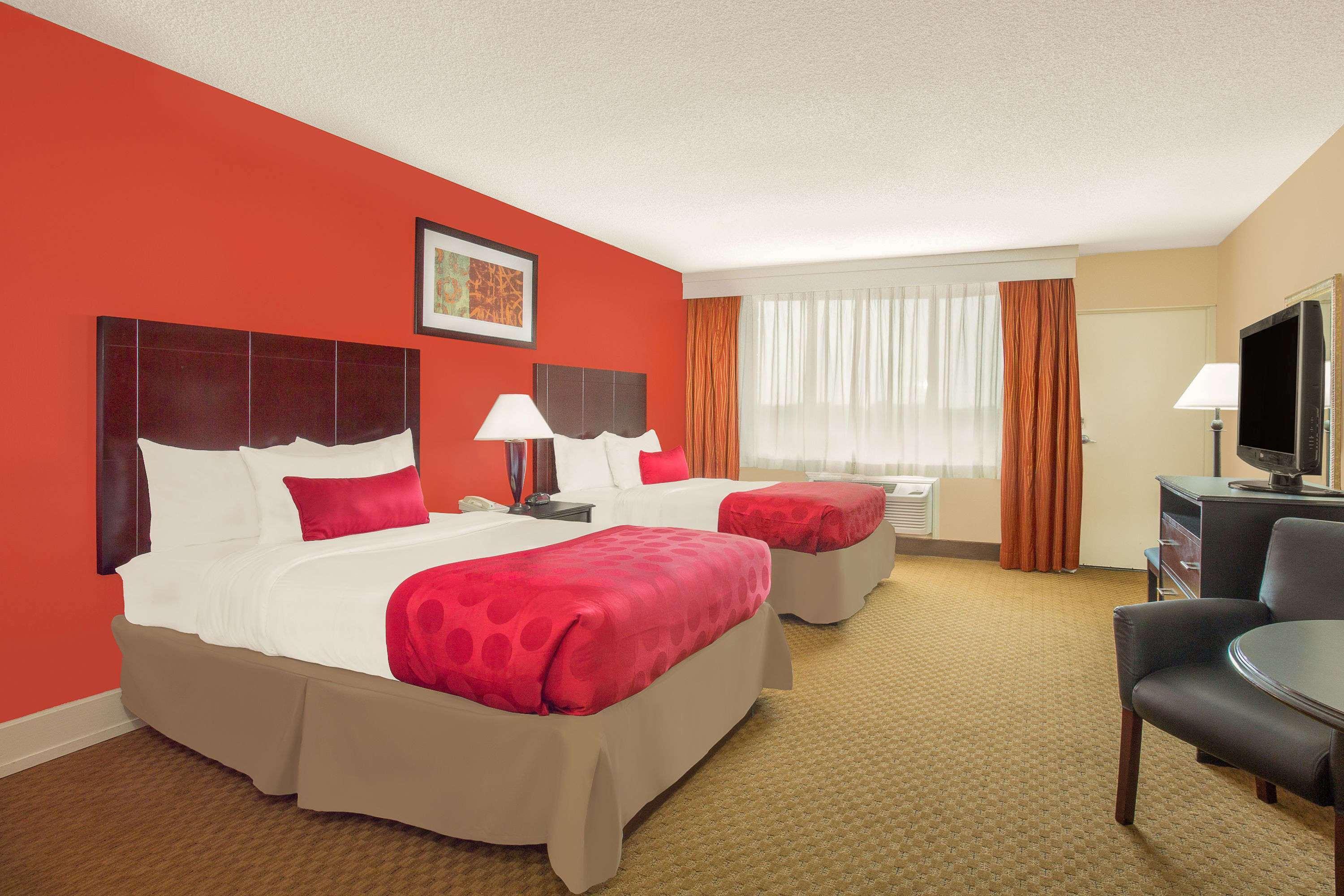 Ramada Plaza By Wyndham Fayetteville Fort Bragg Area Extérieur photo